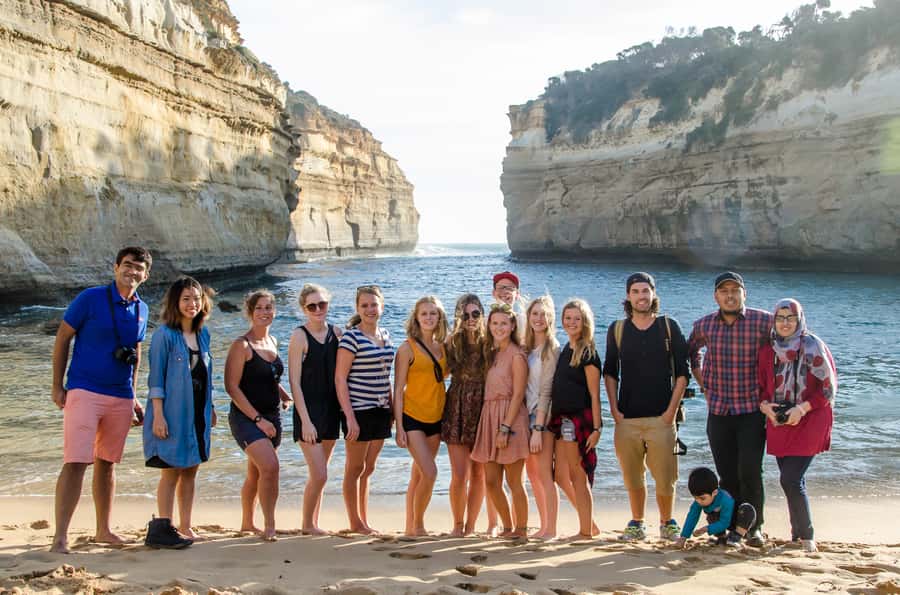 From Melbourne: Reverse Great Ocean Road Day Trip with Lunch - Apollo Bay and the coastal drive east