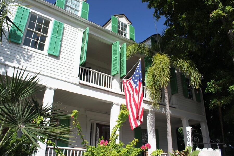 From Miami: Key West Day Trip with Pickup at Selected Hotels - Food, cash, and useful things to carry
