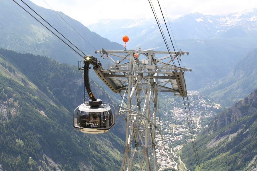 From Milan: Monte Bianco and Courmayeur Day Trip - Courmayeur, the gateway to the Skyway