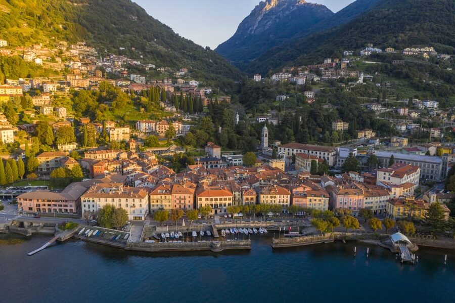 From Milan: Varenna, Bellagio, and Como Day Trip - Como brings the day back to city life