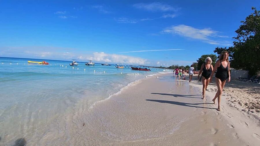 From Montego Bay: Negril Beach & Rick's Cafe Sunset Day Trip - Why Negril Makes a Strong Day Trip