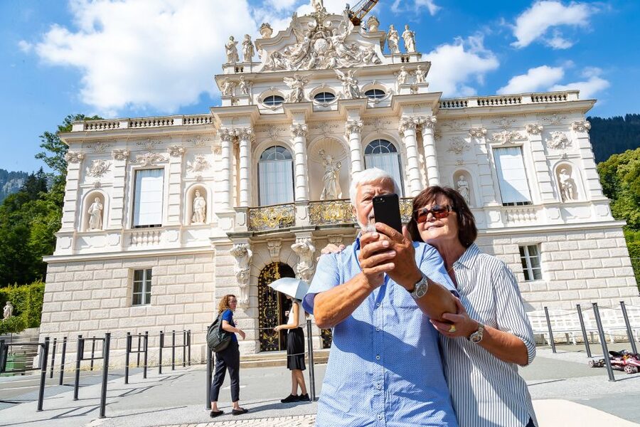 From Munich: Neuschwanstein & Linderhof Castle Full-Day Trip - Lunch and free time in Hohenschwangau