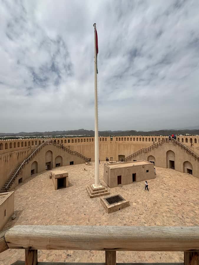 From Muscat: Nizwa and Jebel Shams Day Trip - Guides, language, and the human side of the day