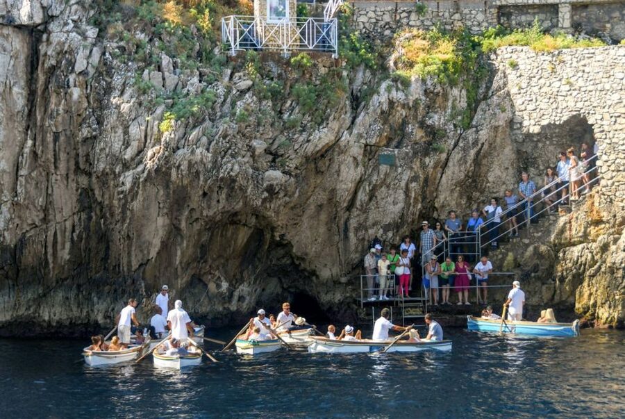 From Naples: Capri, Anacapri, and Blue Grotto Full-Day Trip - How the guides affect the day