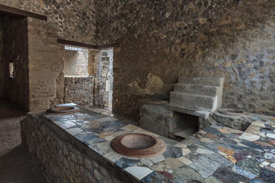 From Naples: Day Trip to Pompeii with skip the line - Entering Pompeii with priority access