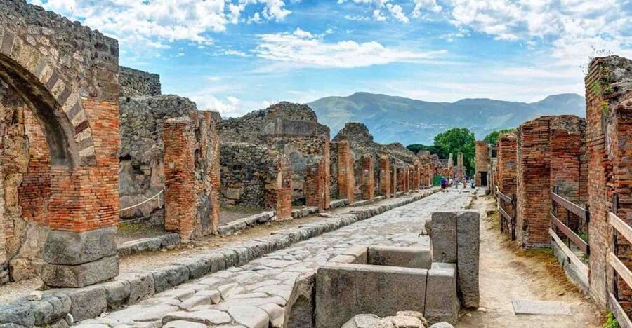 From Naples: Pompeii & Amalfi Coast Full-Day Trip - Pompeii in two focused hours