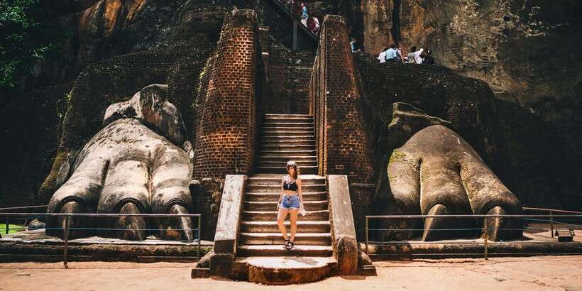 From Negombo: Sigiriya and Dambulla Day Trip and Safari - The early road from Negombo to Kurunegala
