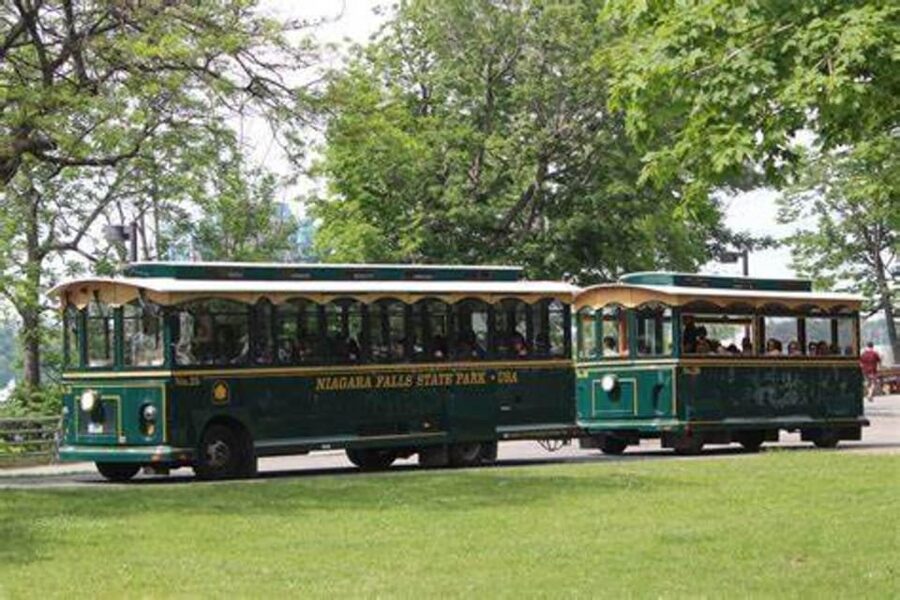 From NYC: Guided Niagara Falls Full-Day Trip - Bridal Veil Falls and the Canadian-side viewpoint