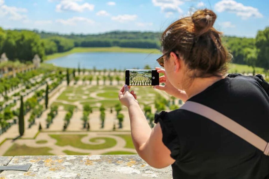 From Paris: Day Trip to Giverny & Versailles with Lunch - Entering Versailles after lunch