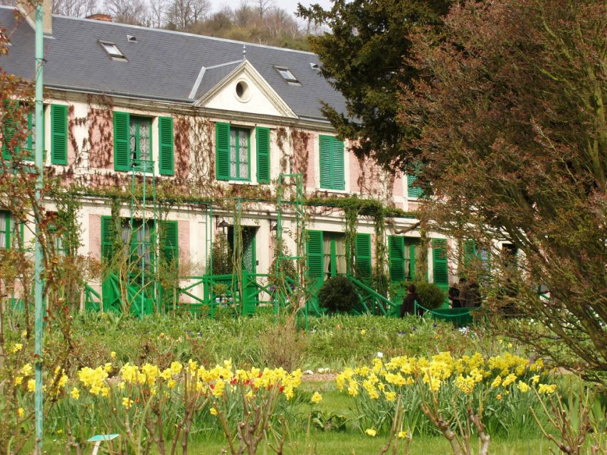 From Paris: Giverny and Monet's Home Day Trip - Why Giverny feels different from a museum visit