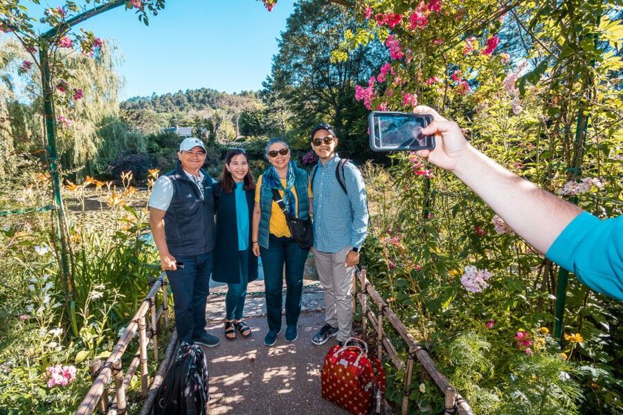 From Paris: Guided Day Trip to Monet's Garden in Giverny - Choosing the best season and departure