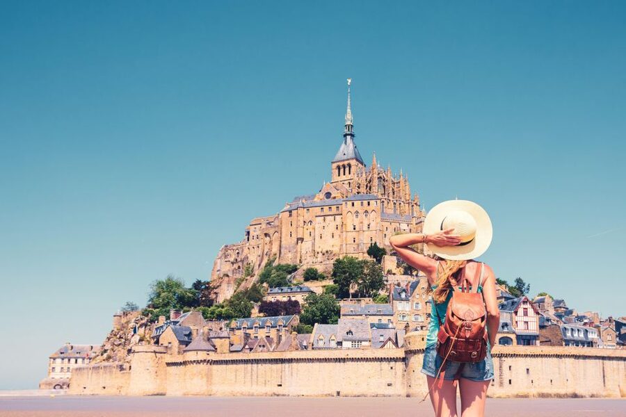From Paris: Mont Saint Michel Day Trip with a Guide - Getting from the parking area to the island