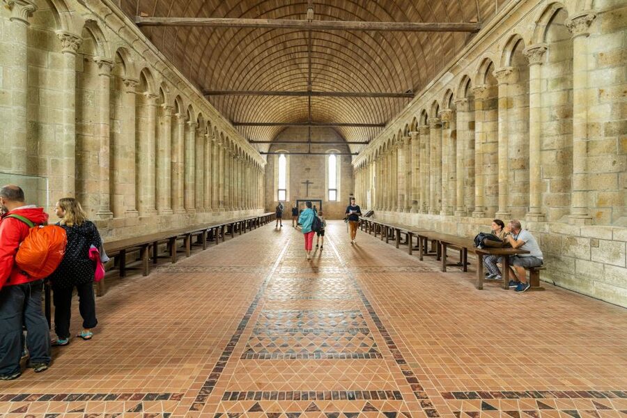 From Paris: Mont Saint Michel Day Trip with a Guide - The guided orientation walk