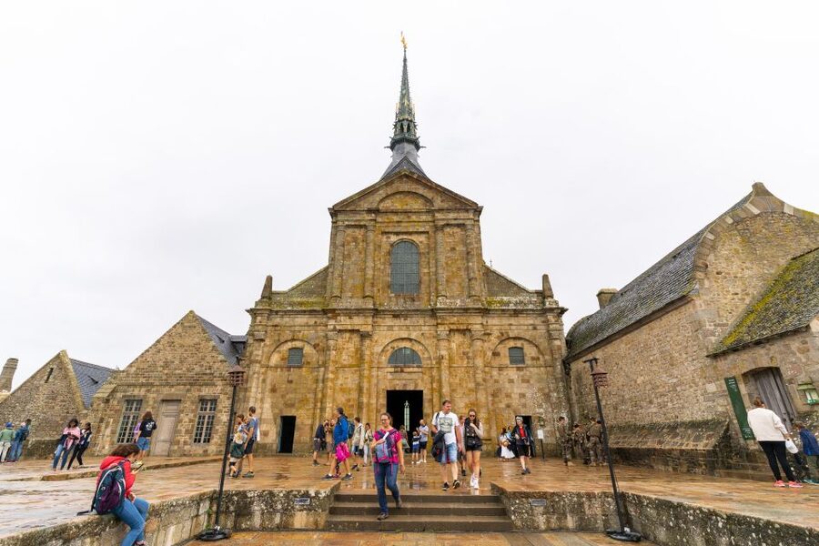 From Paris: Mont Saint Michel Day Trip with a Guide - Crowds, weather, and the best season