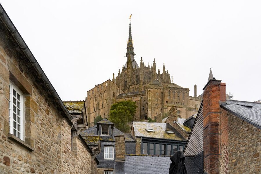 From Paris: Mont Saint Michel Day Trip with a Guide - Meeting the coach in Porte Maillot