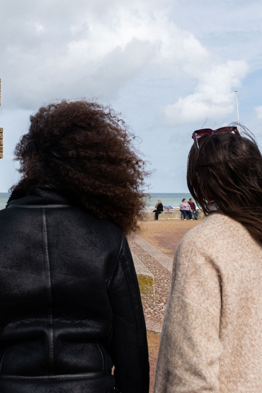 From Paris: Normandy D-Day Beaches Day Trip with Lunch - The guide makes a major difference
