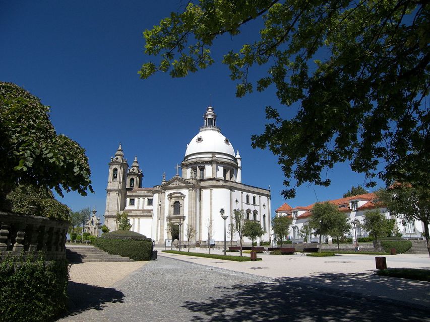 From Porto: Braga and Guimarães Full-Day Trip with Lunch - Two northern cities, one full day from Porto
