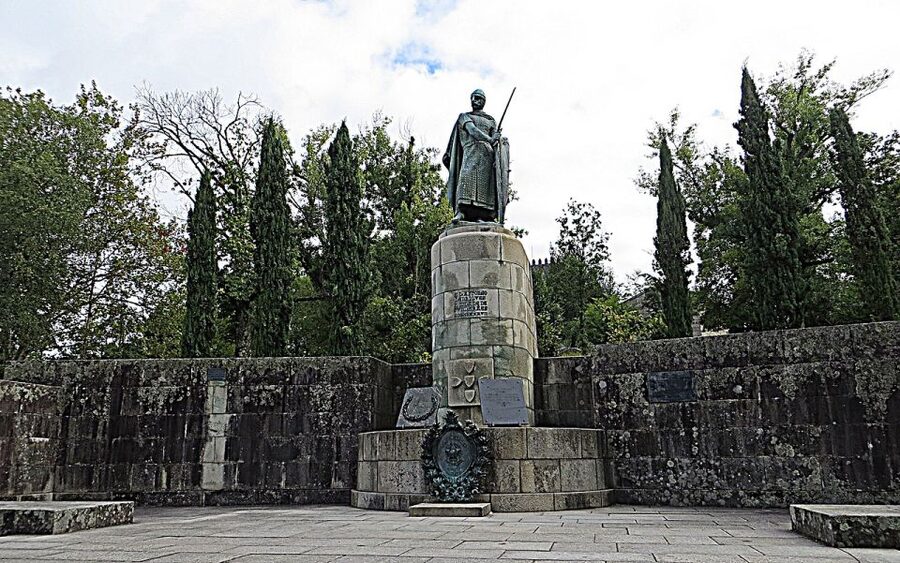 From Porto: Braga and Guimarães Full-Day Trip with Lunch - Guimarães Castle and the Palace of the Dukes