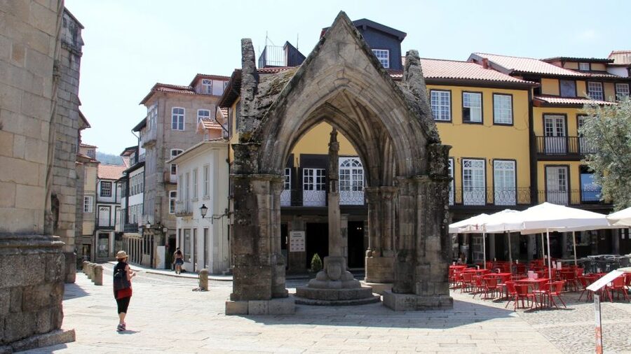 From Porto: Wonders of Braga & Guimaraes Private Day Trip - What the private vehicle changes