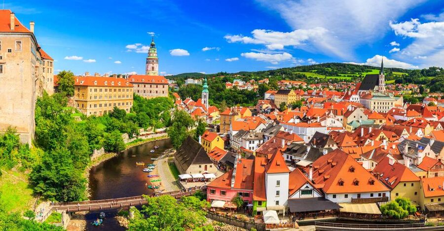 From Prague: Full-Day Trip to Česky Krumlov - The Prague departure and the three-hour ride south