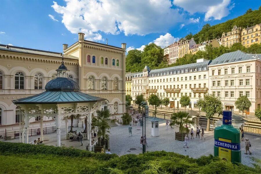 From Prague: One day trip to Karlovy Vary - The ride from Prague to the spa valley