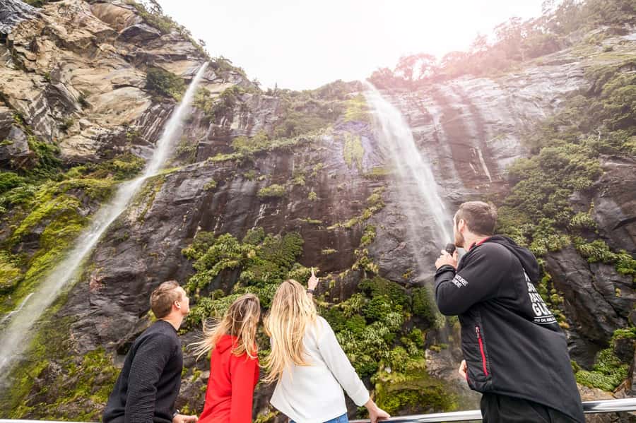 From Queenstown: Milford Sound Day Trip on Premium Coach - How to handle lunch on the cruise