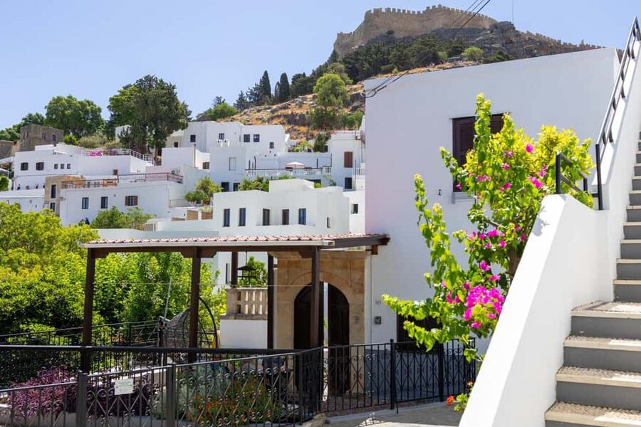 From Rhodes Town: Day Trip to Lindos - The Lindos viewpoint photo stop