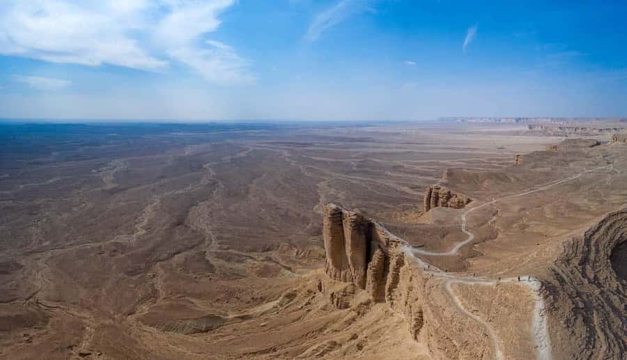 From Riyadh: Tuwaiq Mountains and Najd Plateau Day Trip - The sunset hour in the Najd desert