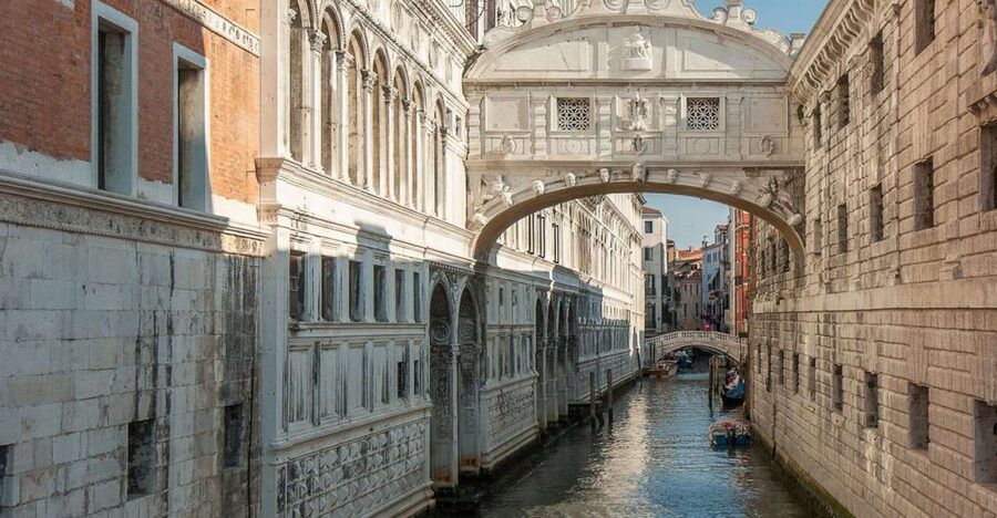 From Rome: Day Trip to Venice by High-Speed Train - The guides can make or break the day
