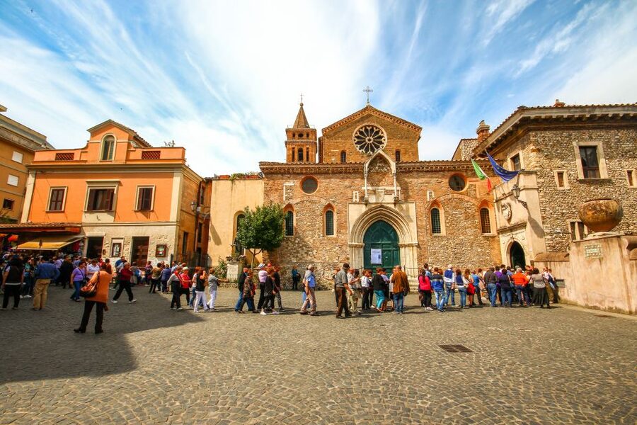 From Rome: Hadrian's Villa & Villa d'Este Day Trip & Lunch - Why the guide matters here