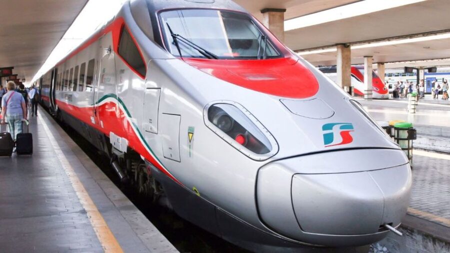 From Rome: Pompeii and Naples Day Trip by High-Speed Train - Meeting your local guide in Naples