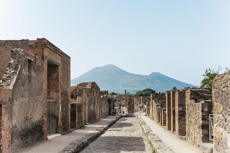 From Rome: Pompeii Day Trip with Optional Vesuvius and Lunch - Meeting in Rome and settling into the coach