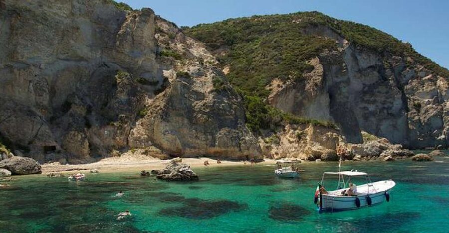 From Rome: Ponza Island Day Trip with Boat Excursion - The early start at Caffè Cestia