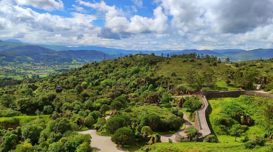 From Santander: Cabarceno Natural Park Half-Day Trip - How the guide affects the experience
