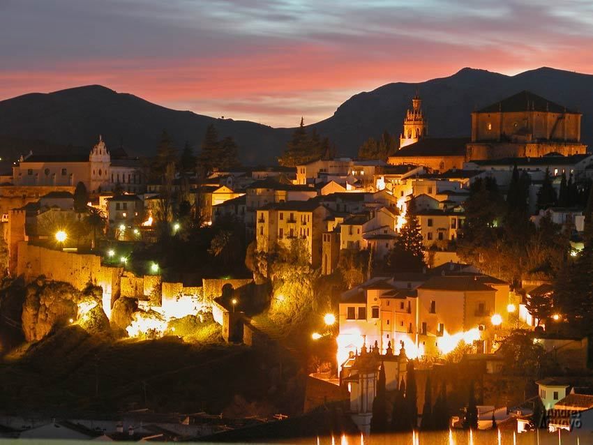 From Seville: White Villages and Ronda Full-Day Trip - Zahara de la Sierra, a white village with mountain views