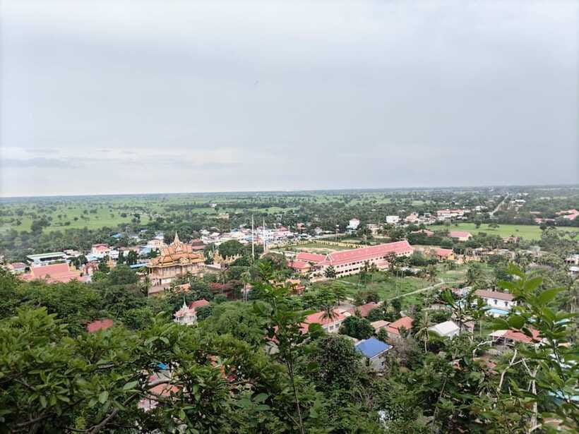 From Siem Reap: Battambang Day Trip Return or to Phnom Penh - Watching the Bat Cave at dusk
