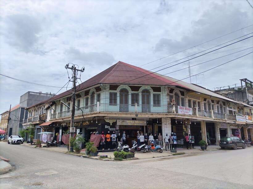 From Siem Reap: Battambang Day Trip Return or to Phnom Penh - Phnom Sampov, monkeys, and the hilltop view