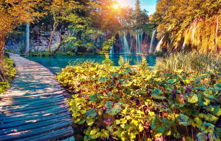 From Split: Plitvice Lakes Full-Day Trip - Moving toward the upper lakes