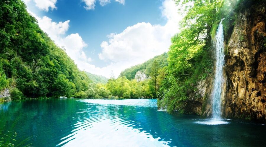 From Split: Plitvice Lakes Full-Day Trip - Guided or unguided, and why the difference matters
