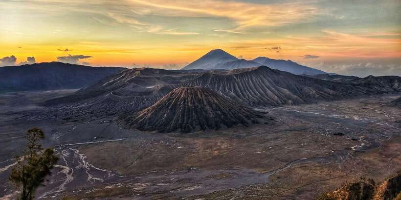 From Surabaya or Malang: Private Mt. Bromo Sunrise Day Trip - Crossing the Sea of Sand to Bromo crater