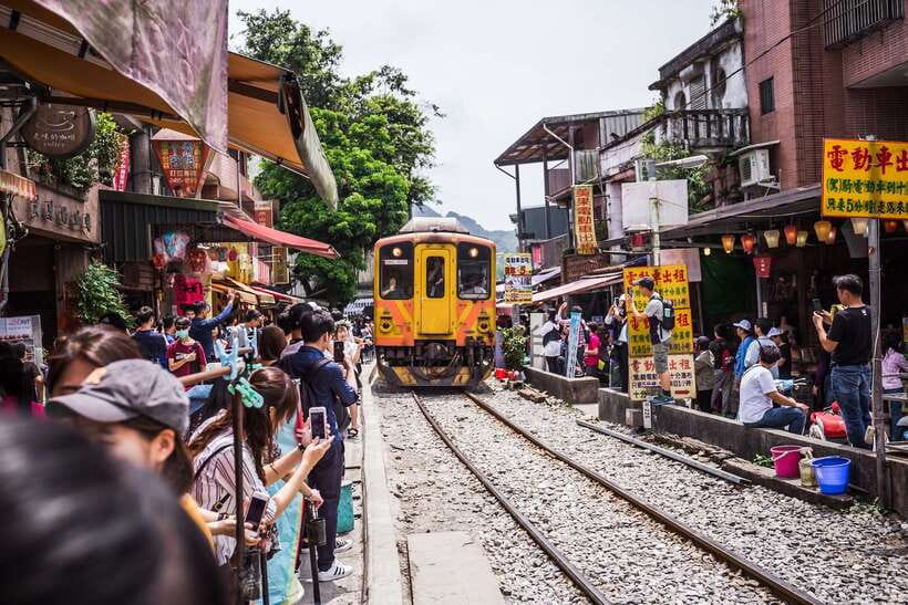 From Taipei: Shifen, Jiufen, and Yehliu Guided Day Trip - Three very different corners of New Taipei City