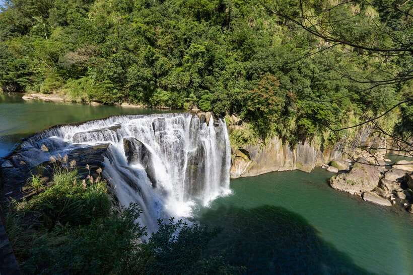 From Taipei: Shifen, Jiufen, and Yehliu Guided Day Trip - Shifen Waterfall, a short walk with real force