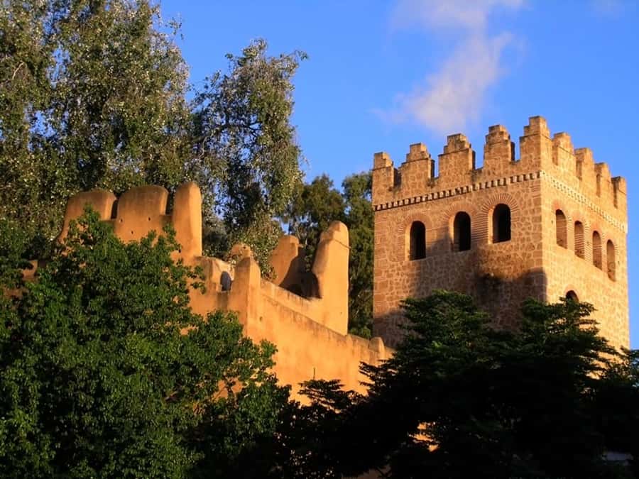 From Tangier: Chefchaouen Guided Full-Day Trip - Plaza Uta el-Hammam and the rhythm of town