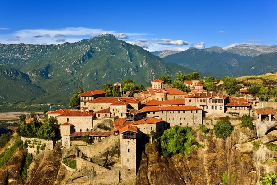 From Thessaloniki: Full Day Trip to Meteora - Free time in Kalambaka and the lunch question