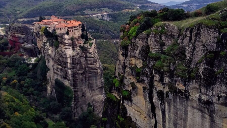From Thessaloniki: Meteora Small Group Day Trip - What the guide adds to the day