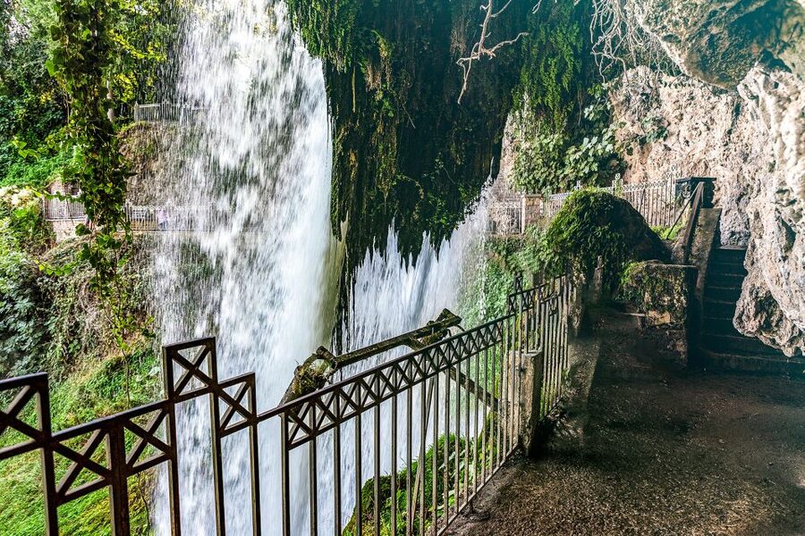 From Thessaloniki: Pozar Thermal Baths and Edessa Day Trip - Meeting in central Thessaloniki at 8:00
