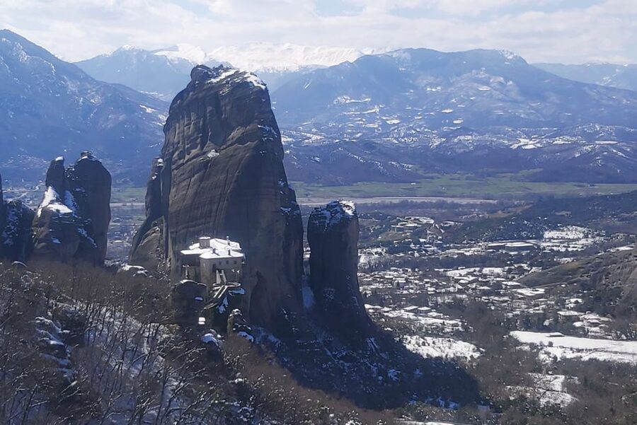 From Thessaloniki: Private Day Trip to Meteora with Transfer - Kalabaka lunch, coffee, and a useful pause