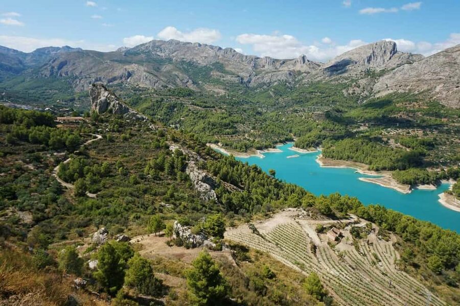 From Valencia: Guadalest, Altea & Algar Waterfalls Day Trip - How the guided and free time works