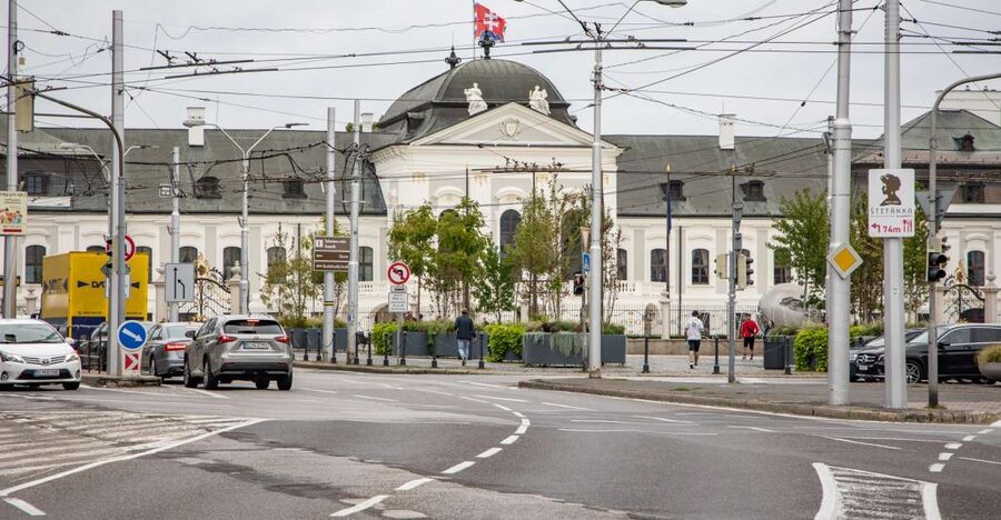 From Vienna: Bratislava Day Trip - The one-hour panoramic drive beyond the Old Town