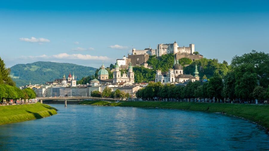 From Vienna: Guided Day Trip to Salzburg - The early road through Salzkammergut